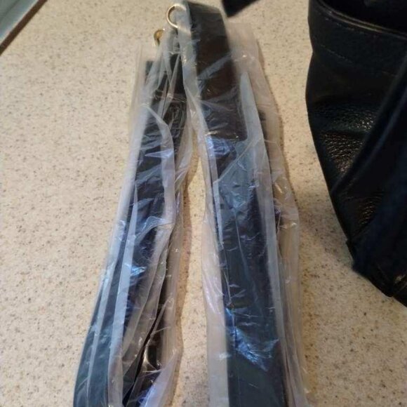 MICHAEL KORS POCKETBOOK NWT - Picture 6 of 9